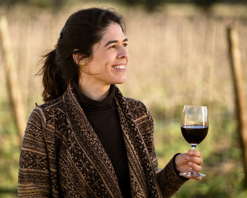 Madalena Vidigal, 37 anos, agricultora, comunicadora e formadora em enoturismo. Viaja por Portugal e pelo mundo há mais de 10 anos em busca das melhores experiências.